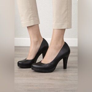 Gianni Bini Dark Brown Leather Round-Toe Pumps Padded Insole 3.5” Heel Size 9